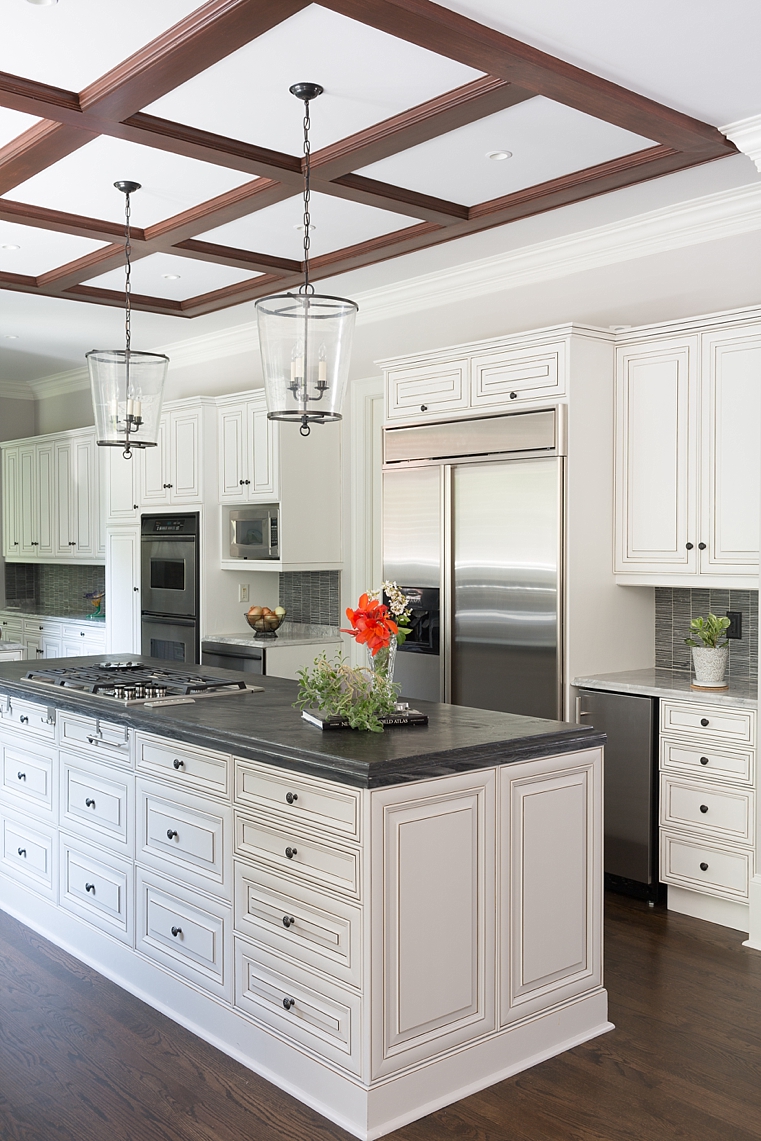 WILLETTPHOTO_MOSAIC_KITCHEN_REMODEL_BUILT_IN_CABINET_BAR_WHITE_GREY_COUNTERS_004